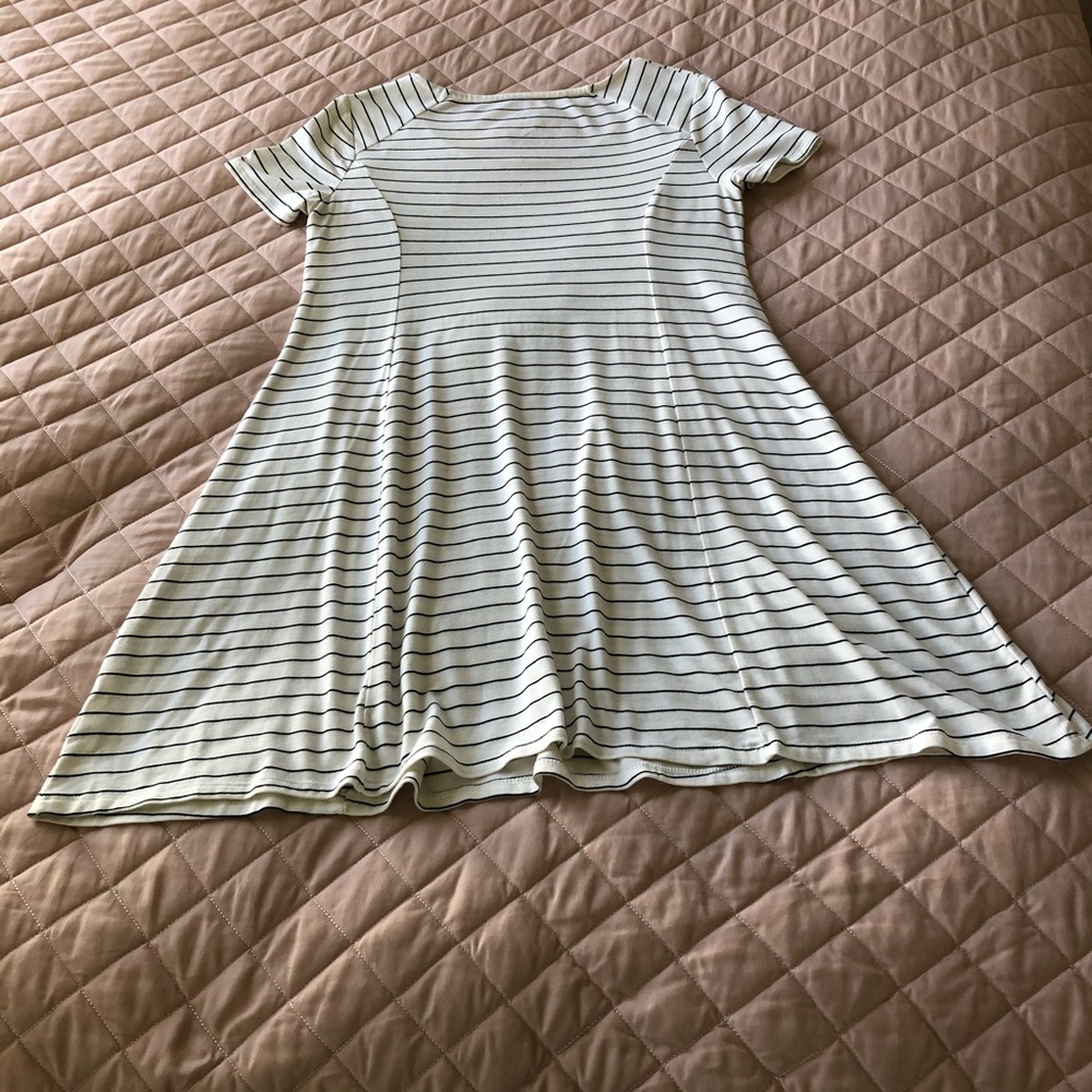 DONATED to local social worker🙏 Stripped swing dress - Picture 2 of 4
